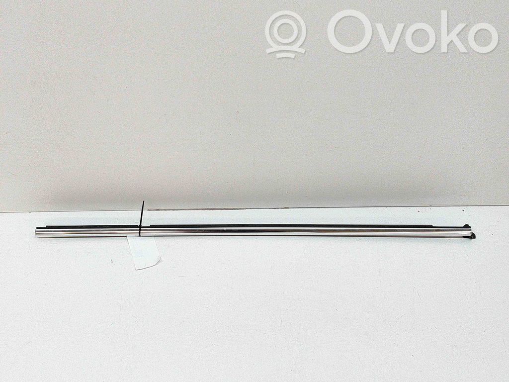Volkswagen PASSAT B8 Ornament geam ușă spate