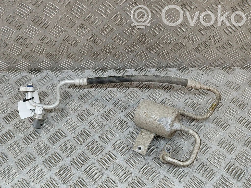 Ilmastointilaitteen putki (A/C)   97762CV540