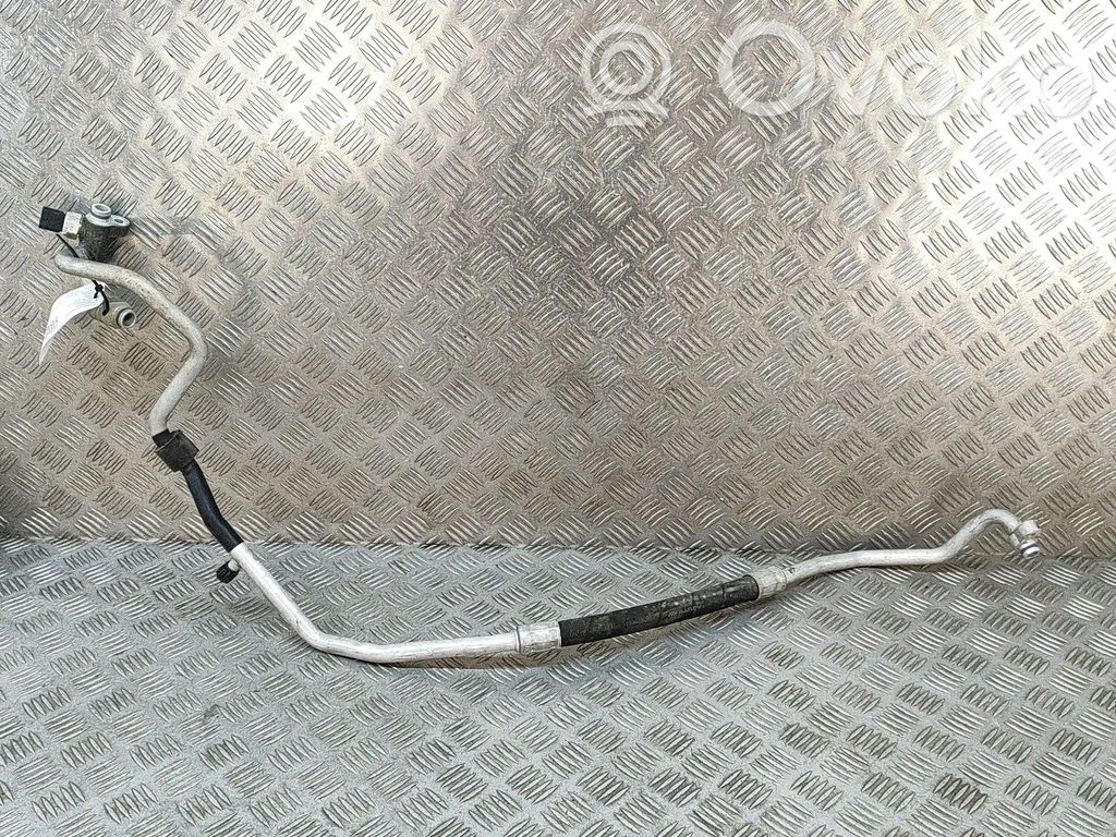 Volkswagen Golf VII Ilmastointilaitteen putki (A/C) 