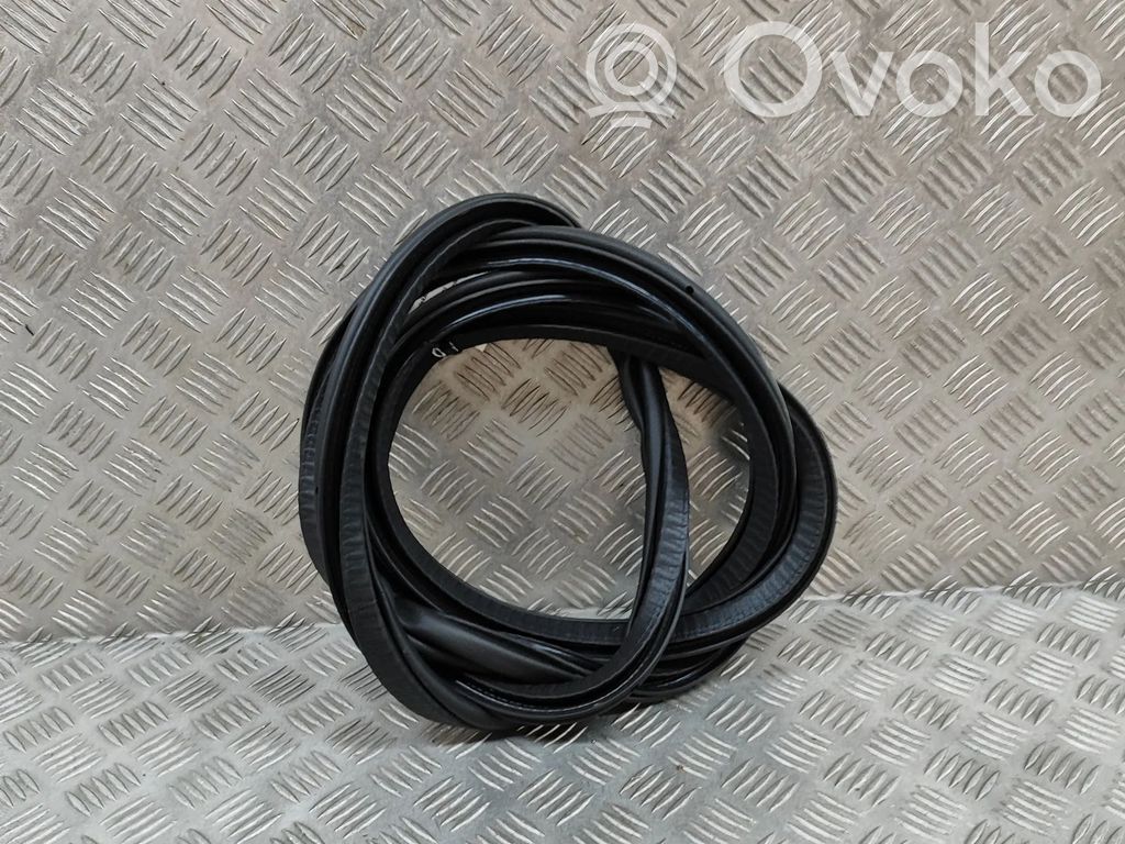 Volvo XC40 Uszczelka drzwi przednich 