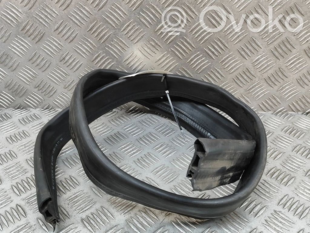 Mercedes-Benz CLS C218 X218 Uszczelka pokrywy silnika / maski przedniej 