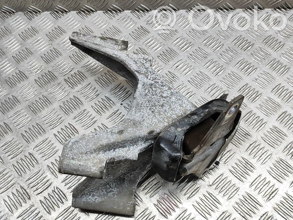 Volkswagen Amarok Engine mount bracket 