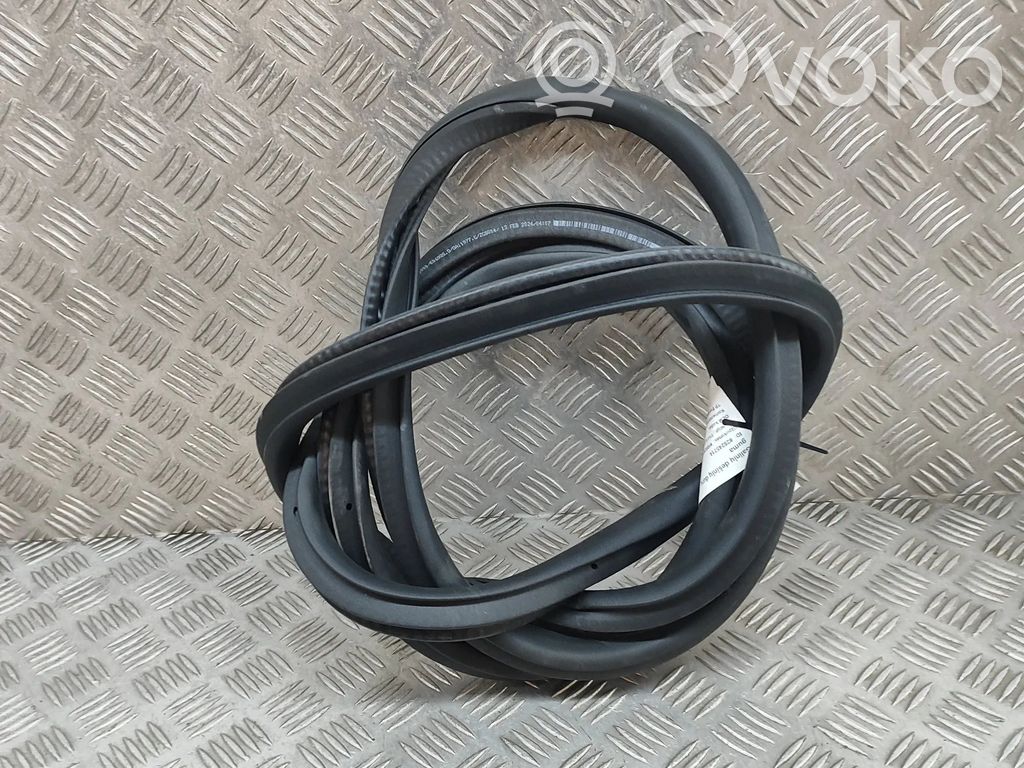 Mercedes-Benz EQB Gumowa uszczelka drzwi tylnych 