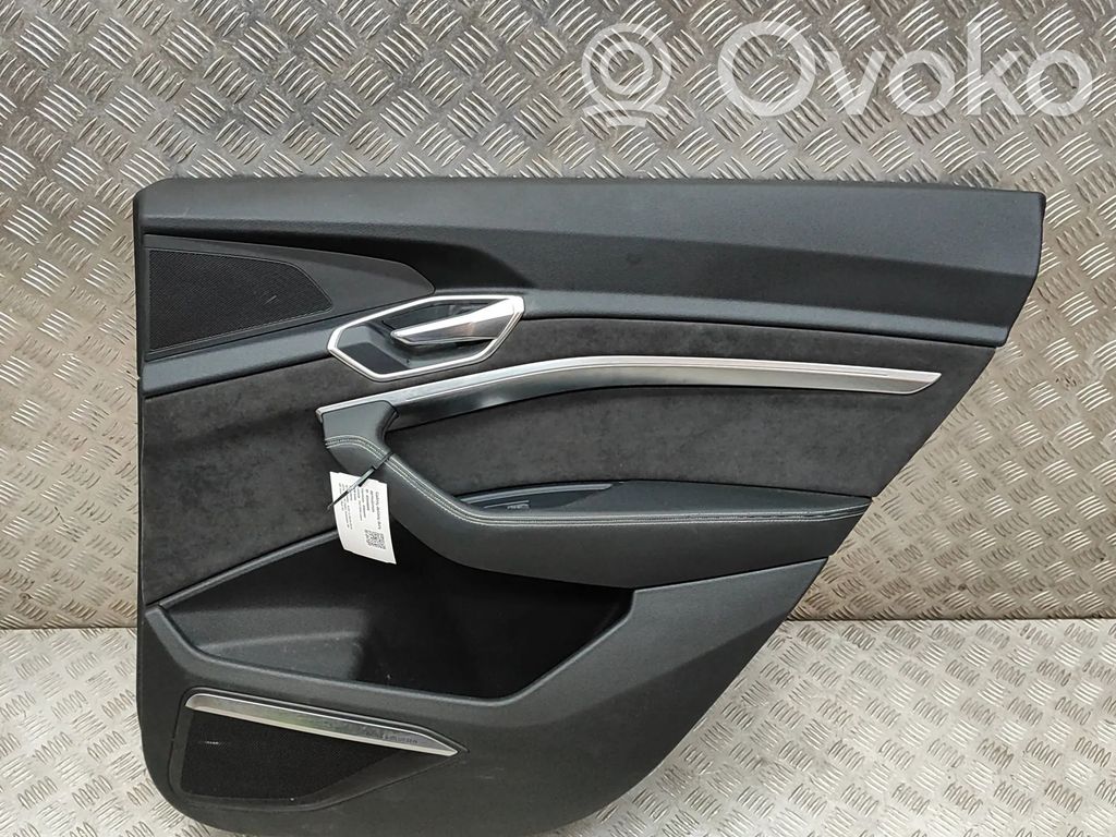 Audi e-tron Boczki / Poszycie drzwi tylnych 