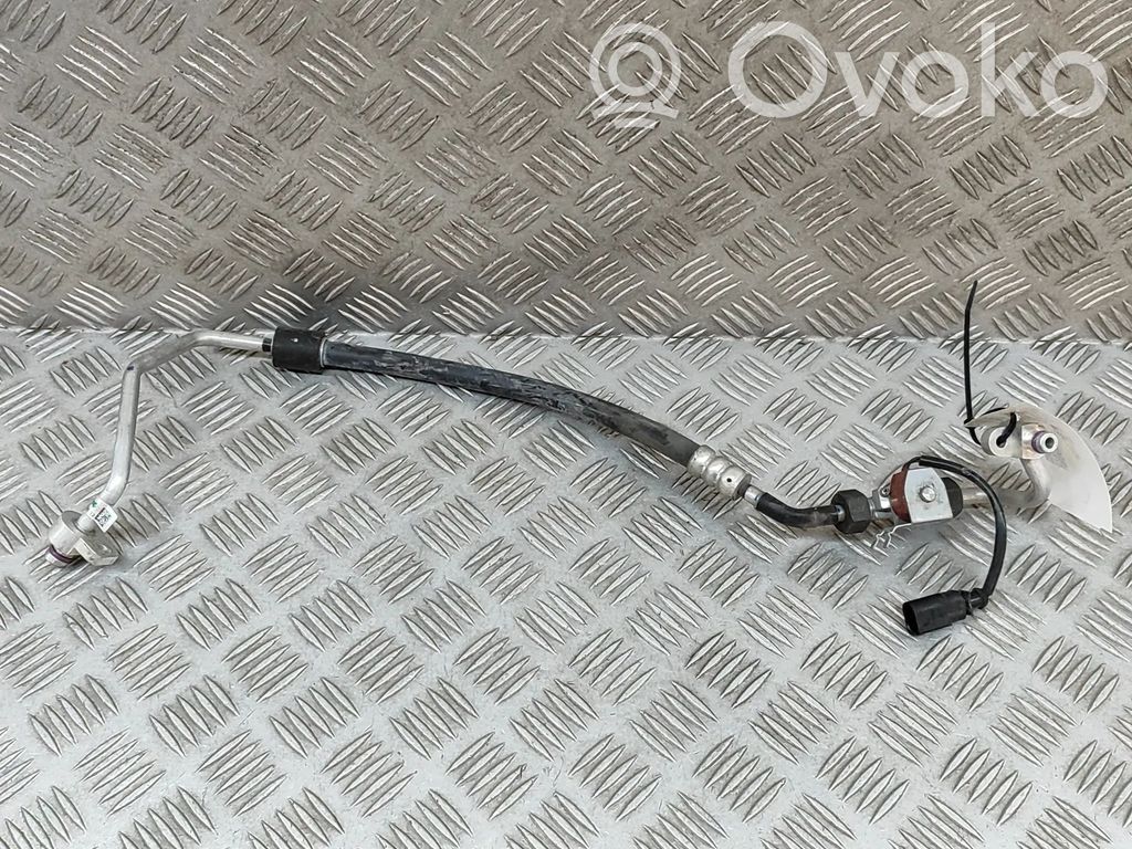 Ilmastointilaitteen putki (A/C)   8R0260696A,4KL816720G