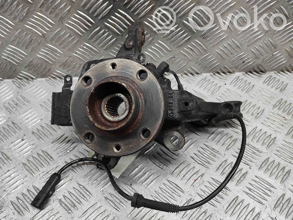 Renault Clio IV Cubo de rueda delantera 
