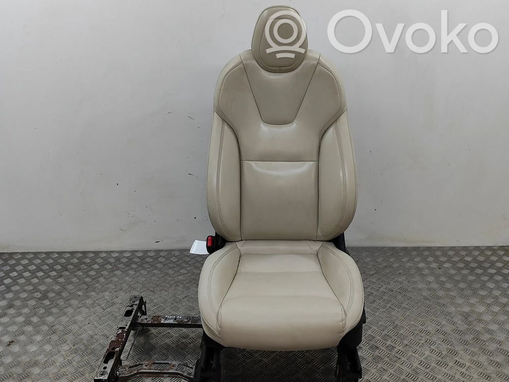 Tesla Model X Kuljettajan istuin 