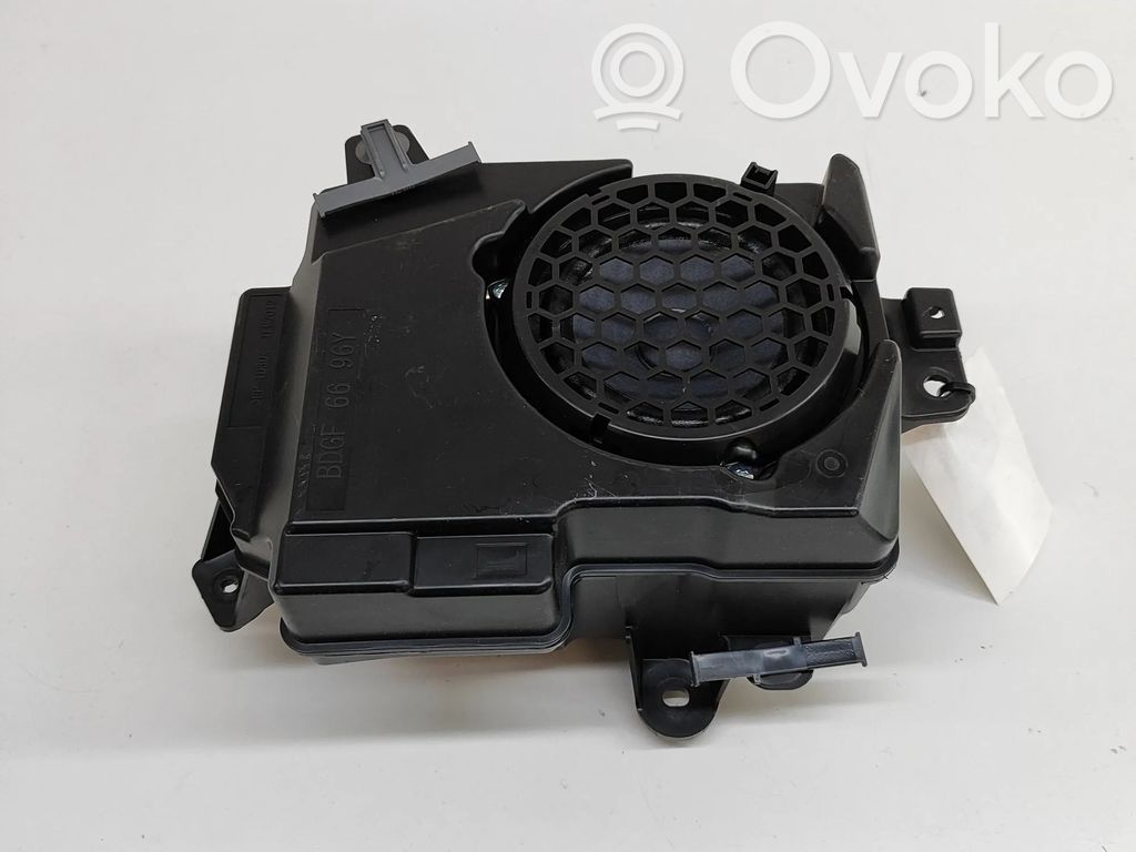 Mazda CX-30 Altavoz subwoofer 
