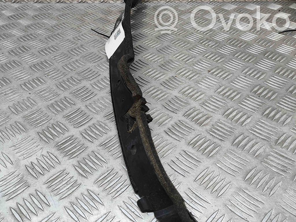 Nissan Leaf II (ZE1) Rivestimento dell’estremità del parafango
