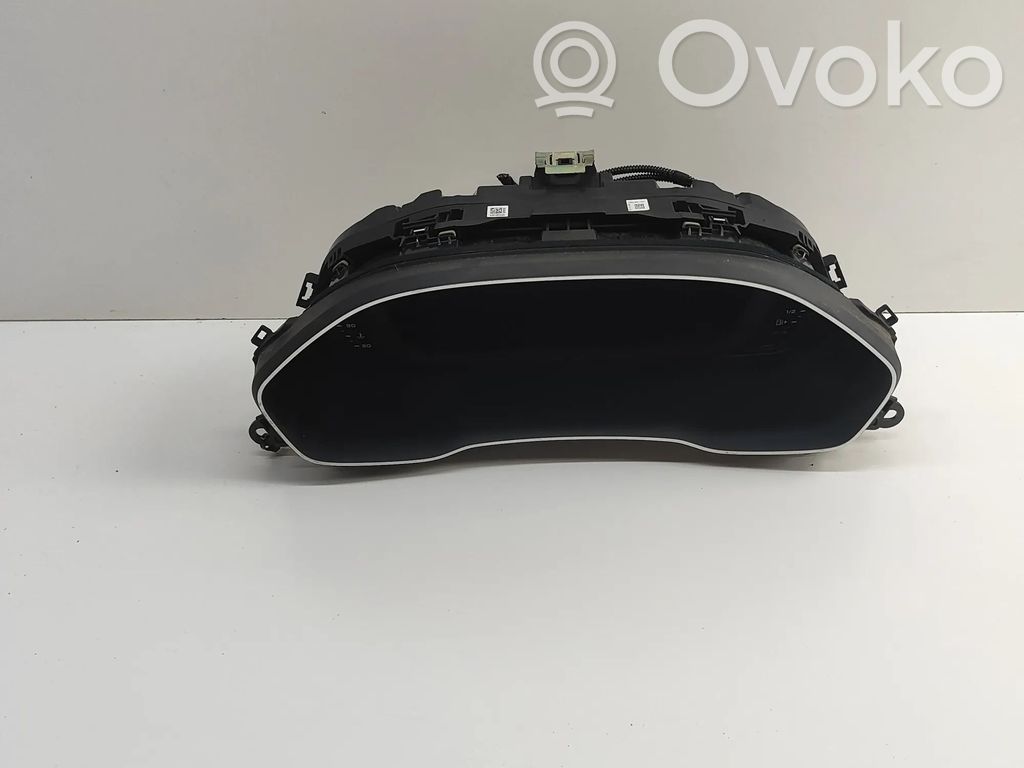 Audi Q3 F3 Geschwindigkeitsmesser Cockpit 