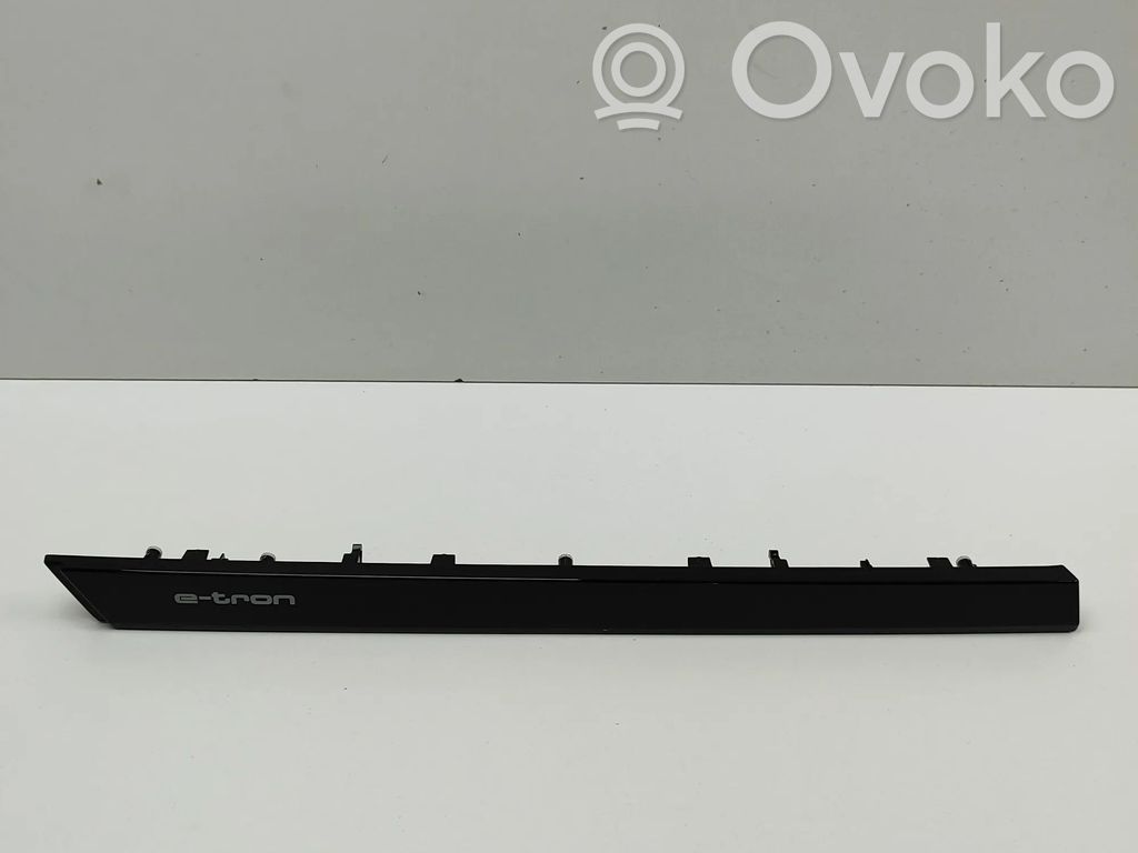 Audi e-tron Dashboard glove box trim 