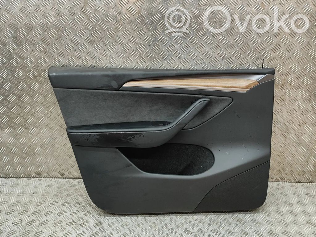 Tesla Model Y Etuoven verhoilu 