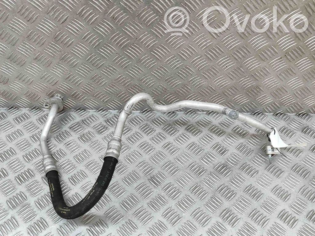 Ilmastointilaitteen putki (A/C)   8V0816743