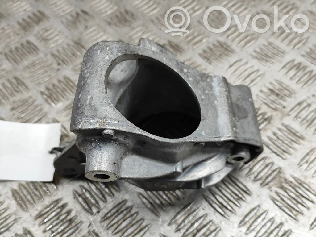 Volvo XC40 Łapa / Mocowanie silnika 