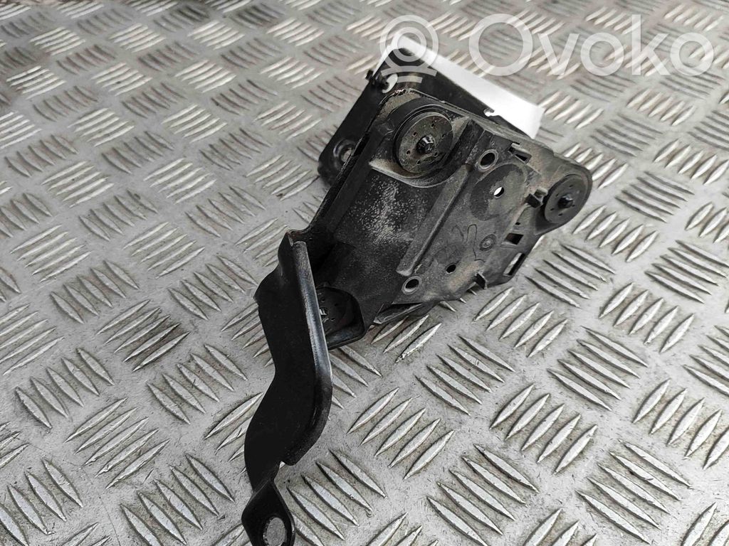 Volkswagen Golf VII Supporto pompa ABS
