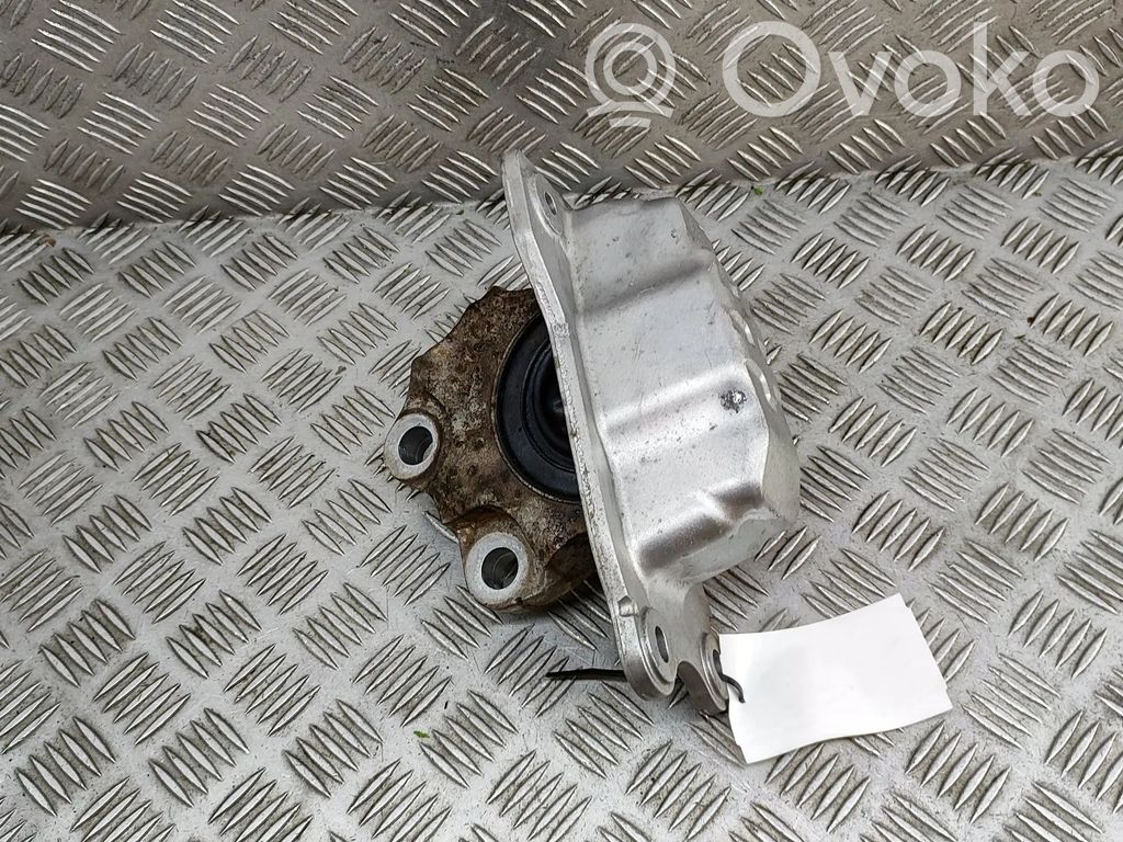 Engine mount bracket   31480549