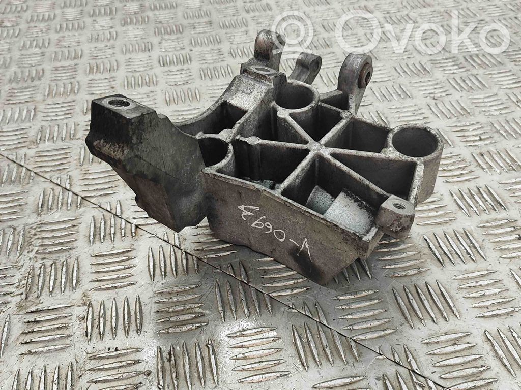 Audi A5 8T 8F Support de compresseur de clim 