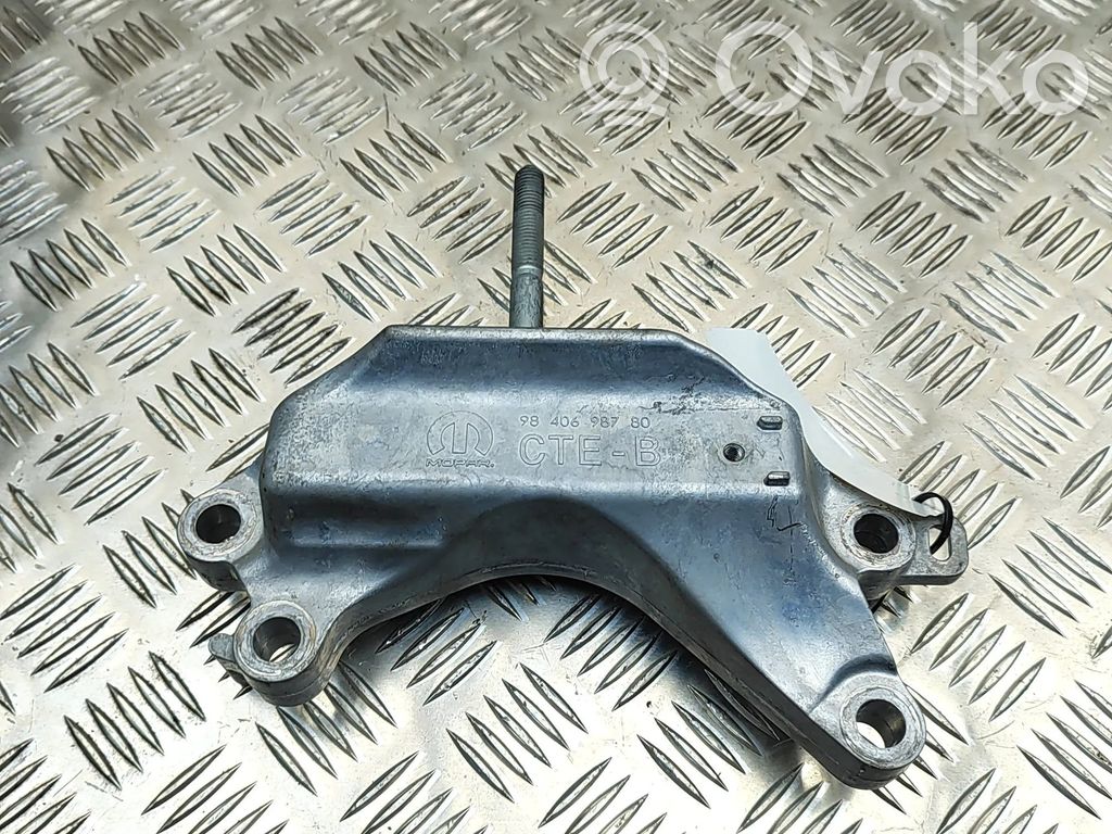 Peugeot 3008 III Engine mounting bracket 
