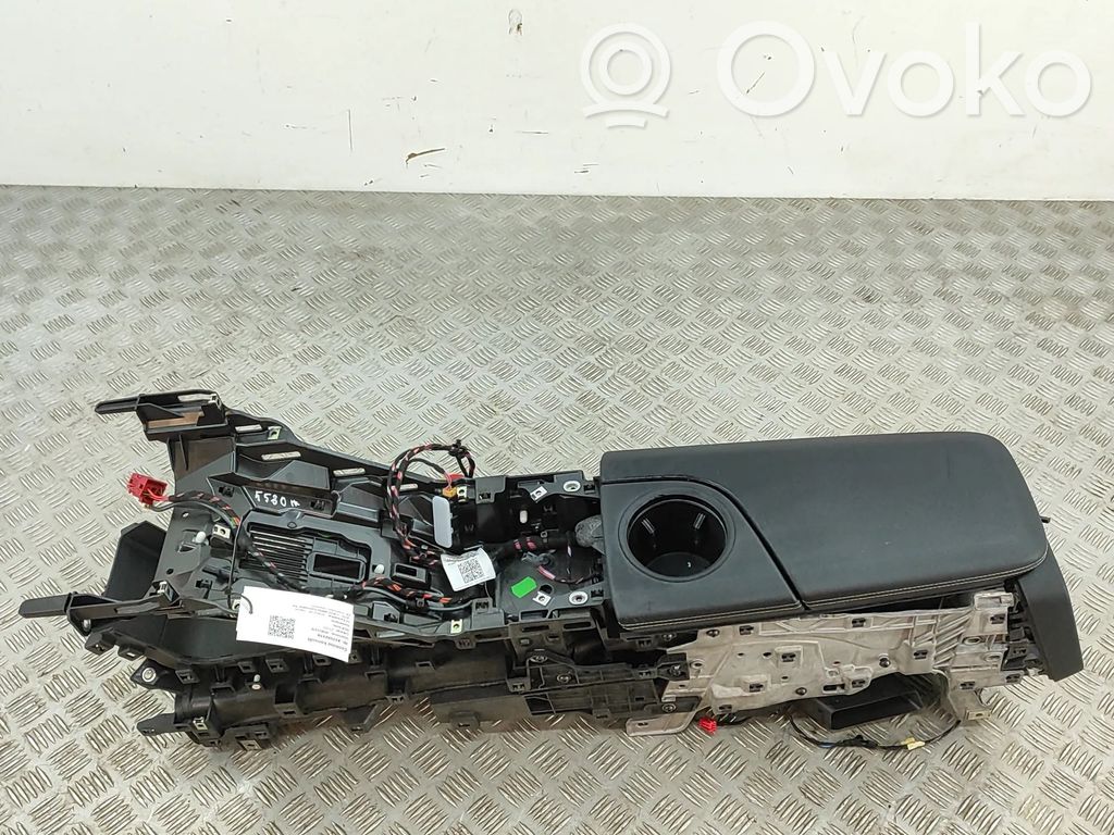 Porsche Taycan 9J1 Console centrale 