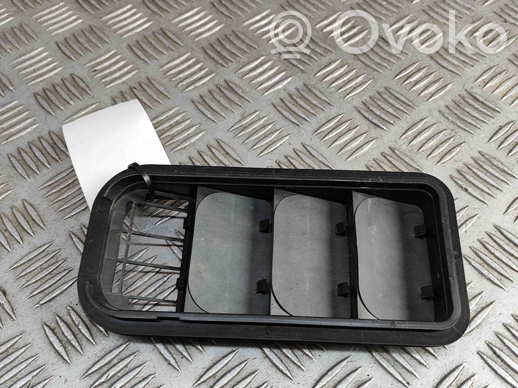 Skoda Karoq Kratka wentylacyjna pod zderzakiem tylnym 