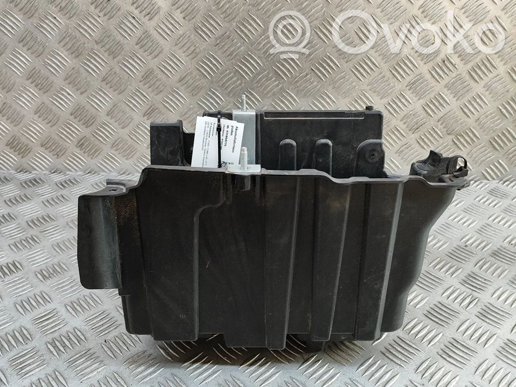 Akkulaatikon alusta   L1BB10723BB