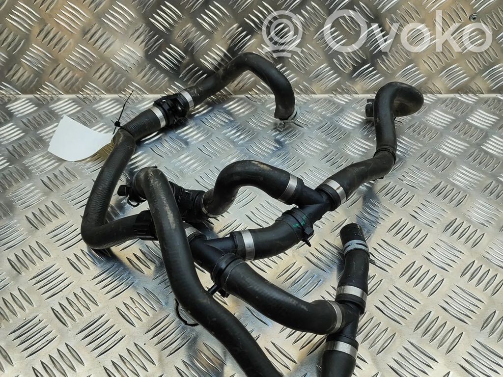 Volvo XC40 Tubo flessibile del liquido di raffreddamento del motore 