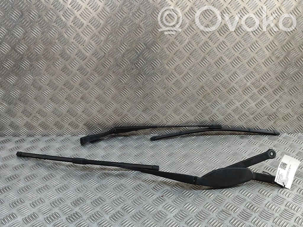 Mercedes-Benz C W205 Wycieraczka szyby przedniej / czołowej 