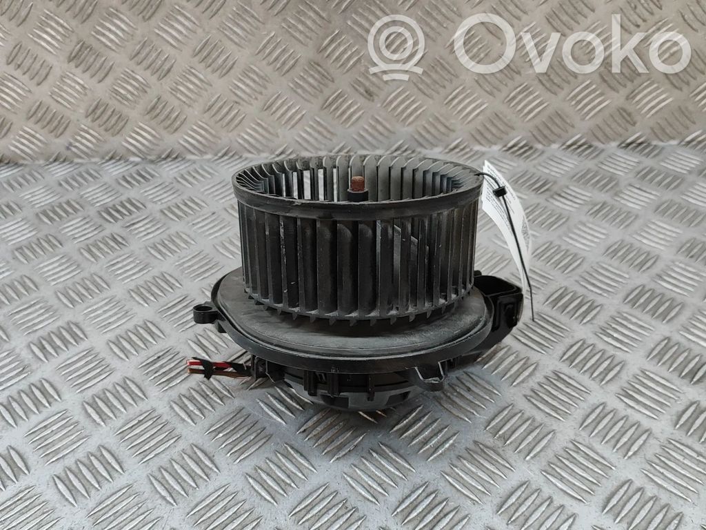BMW 3 F30 F35 F31 Lämmittimen puhallin 