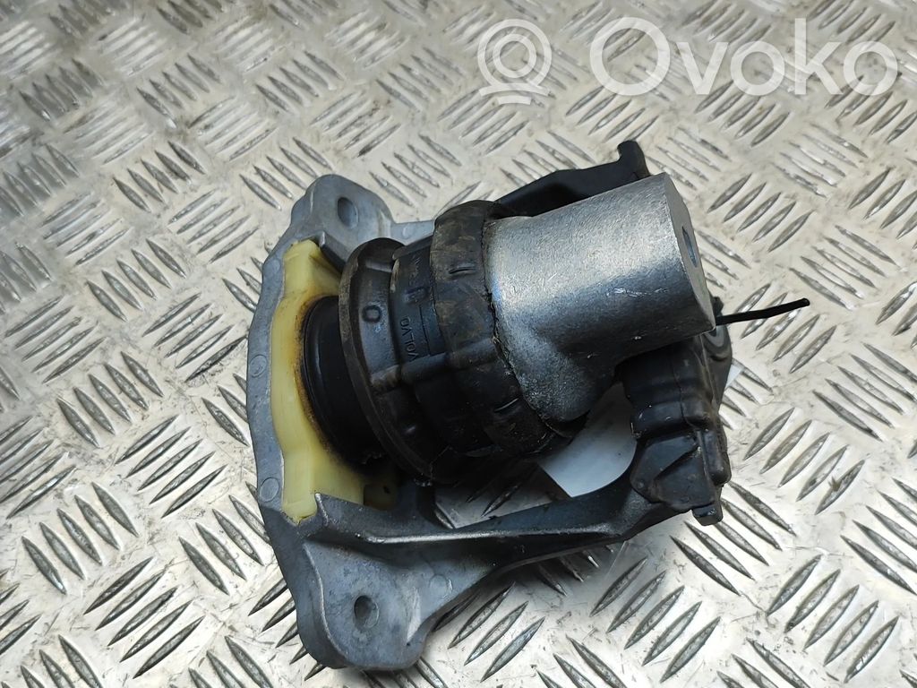 Volvo XC60 Engine mount bracket 