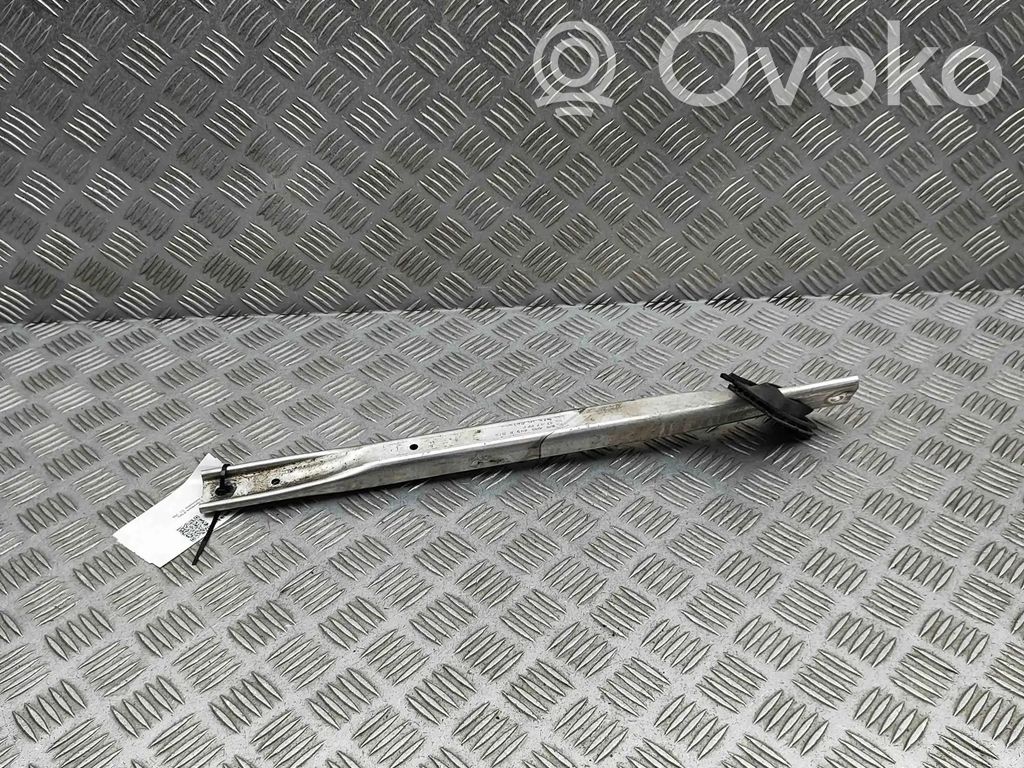 Muu moottoritilan osa   8W0805645B