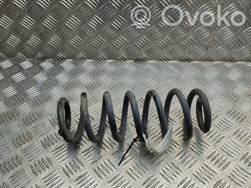 Volkswagen Golf VIII Sprężyna tylna 