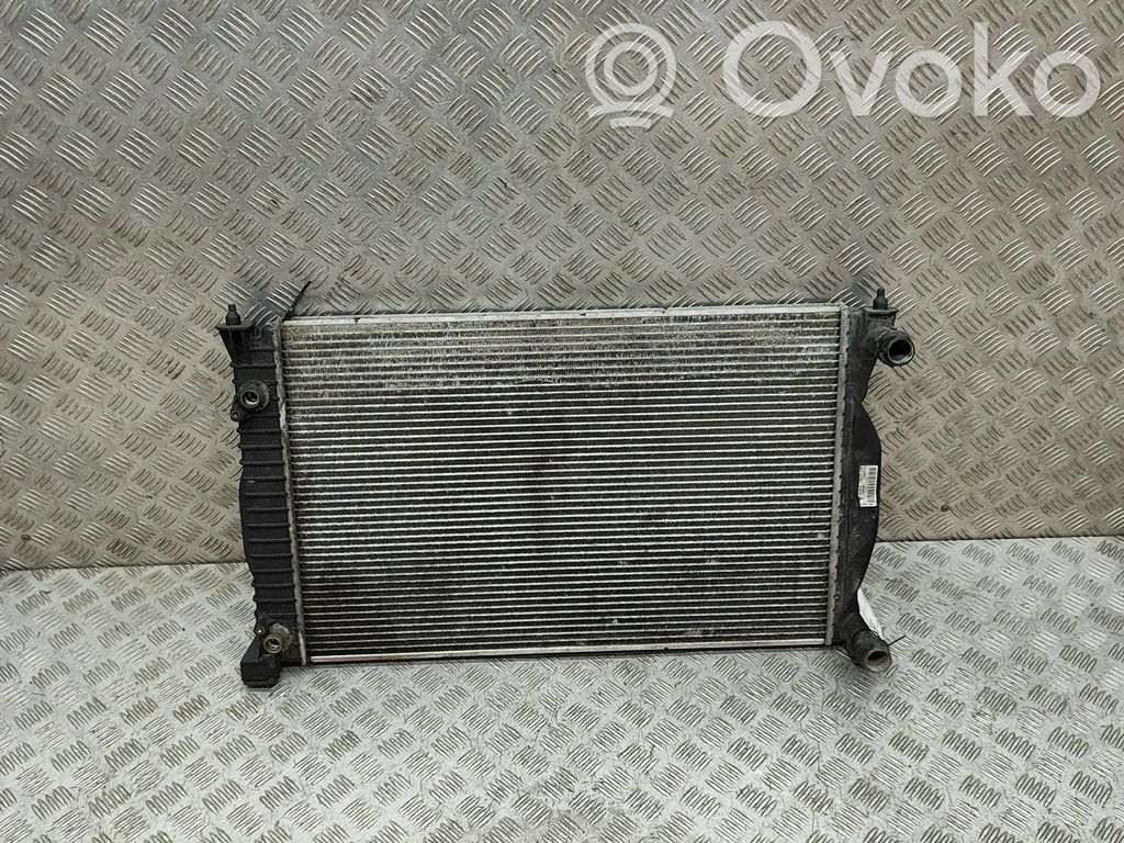 Audi A4 S4 B6 8E 8H Chłodnica 