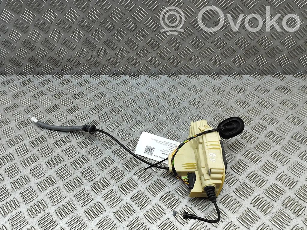 Volvo XC40 Zamek drzwi tylnych 