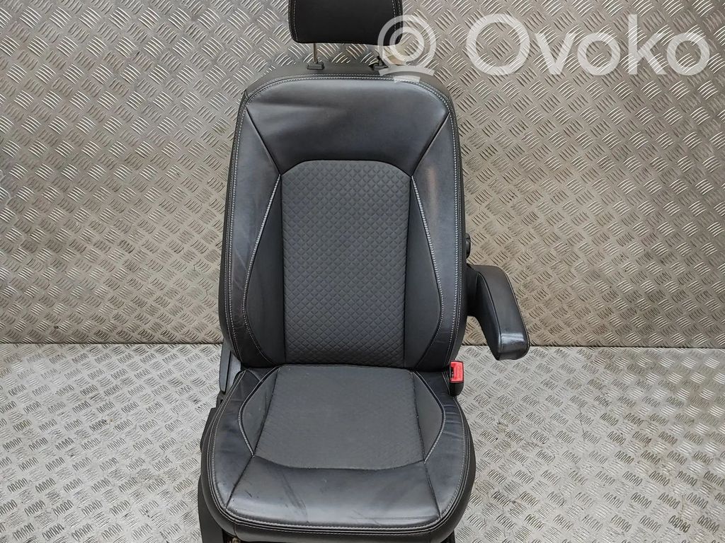 Etumatkustajan istuin   CN15A608A14DK
