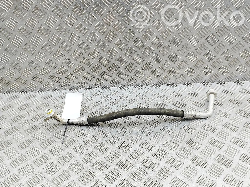 Volvo C40 Ilmastointilaitteen putki (A/C) 