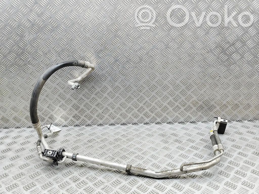 Ilmastointilaitteen putki (A/C)   97775D4480