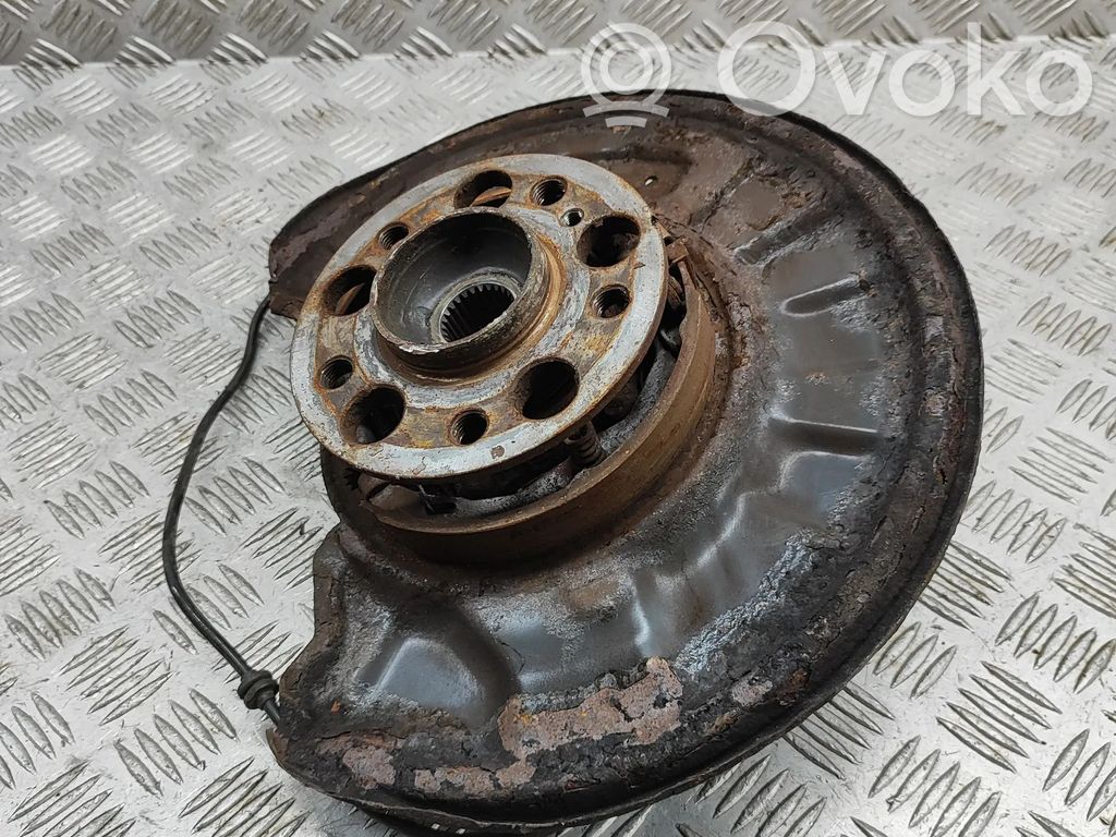 Mercedes-Benz C W204 Mozzo portante ruota posteriore (usato)
