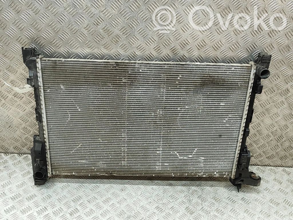 Opel Vivaro Coolant radiator 