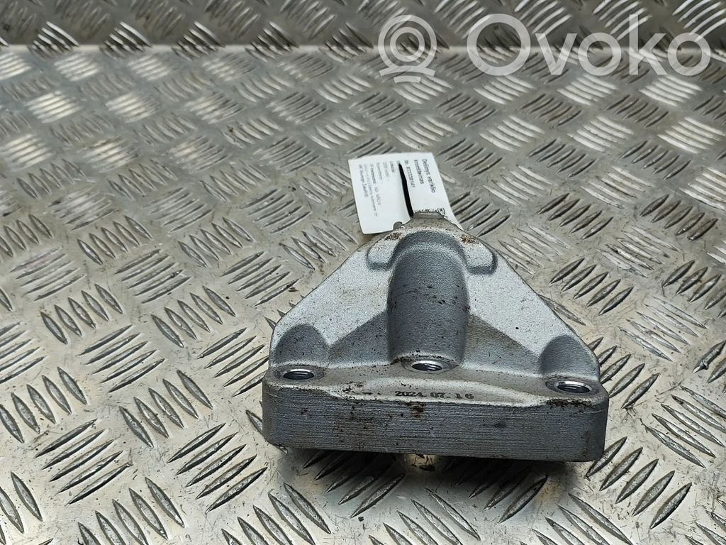 Engine mounting bracket   21825AO000