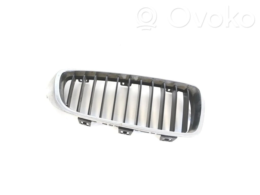 BMW 4 F32 F33 Etupuskurin ylempi jäähdytinsäleikkö