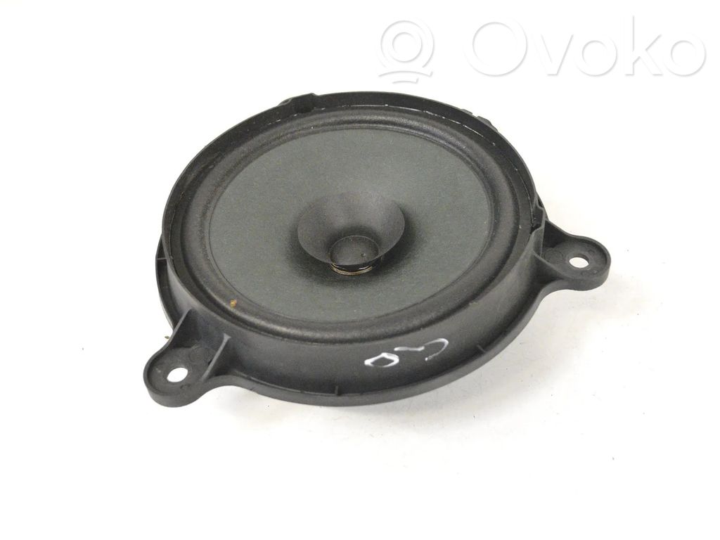 Difuzor ușă spate   KE7066960
