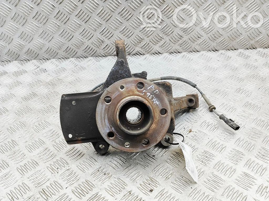 Opel Vivaro Piasta koła przedniego 