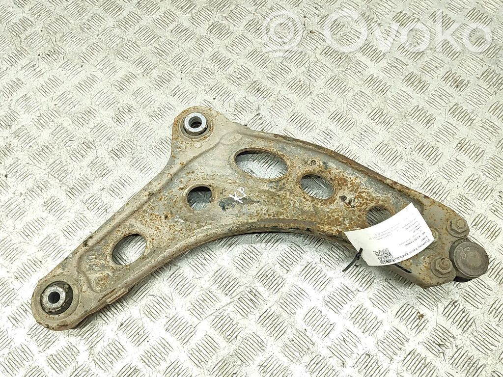 Opel Vivaro Dolny wahacz przedni 