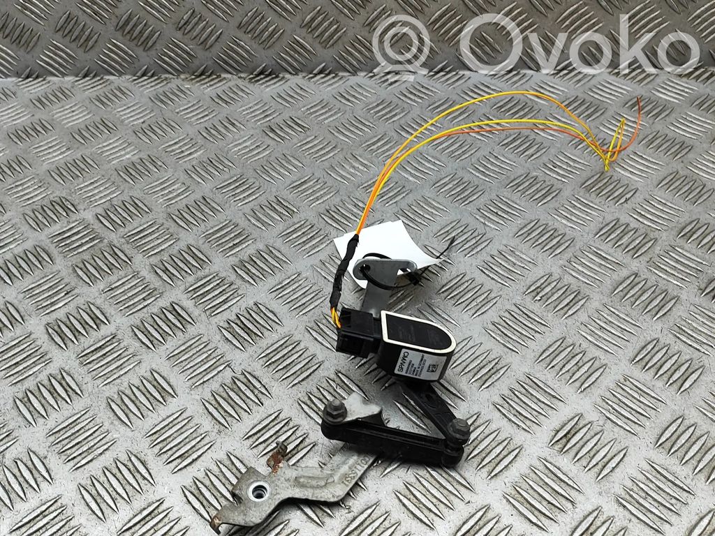 Volvo XC40 Czujnik poziomowania tylnego zawieszenia pneumatycznego 