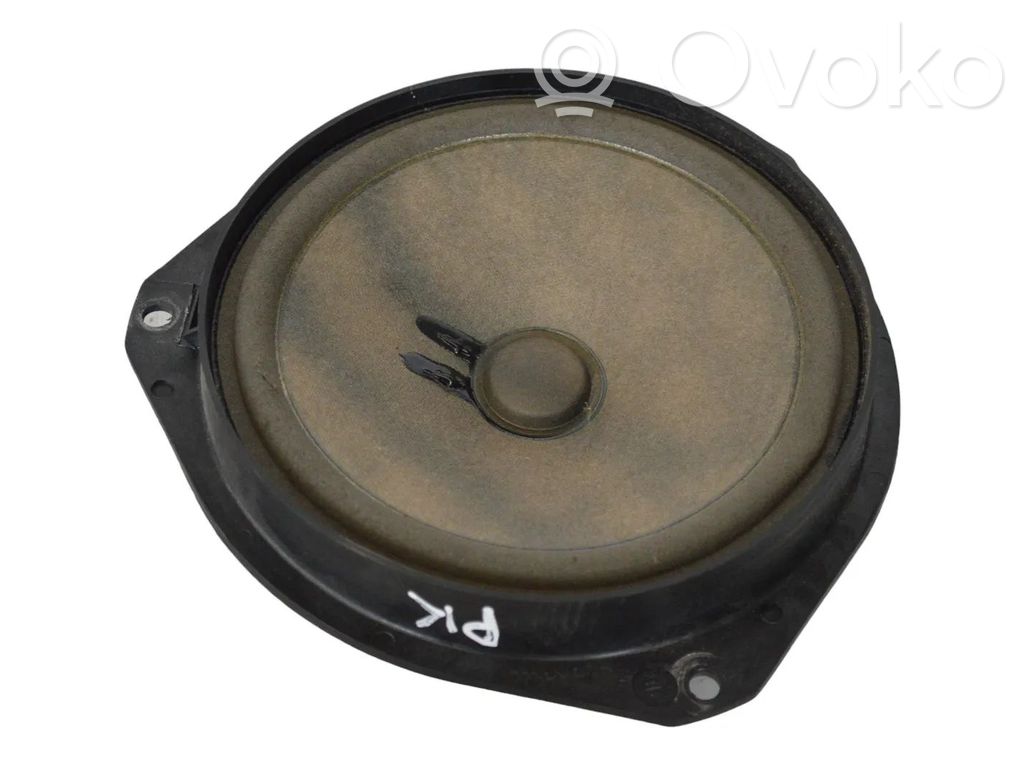 Altavoz de la puerta delantera   A0121I04