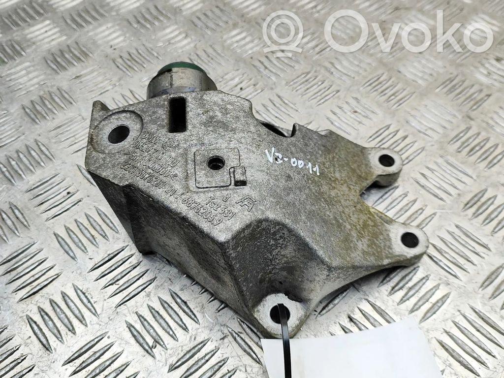 Engine mounting bracket   6876207