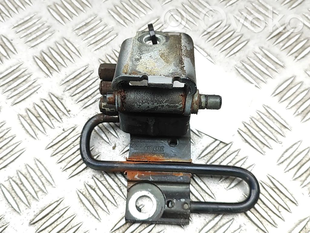 Audi Q7 4L Front door upper hinge 