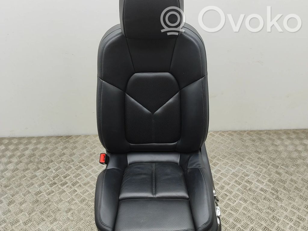 Fotel przedni kierowcy   8K0881105T