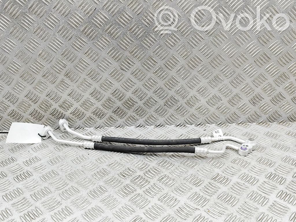 BMW XM Ilmastointilaitteen putki (A/C) 
