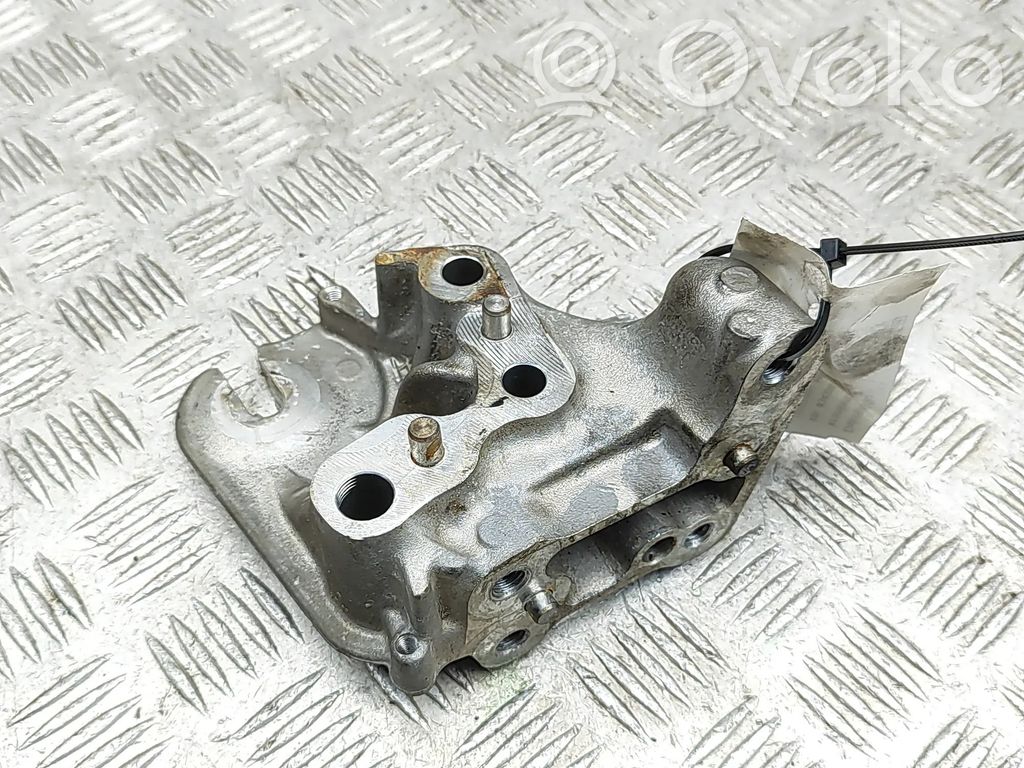 Opel Vivaro Engine mounting bracket 